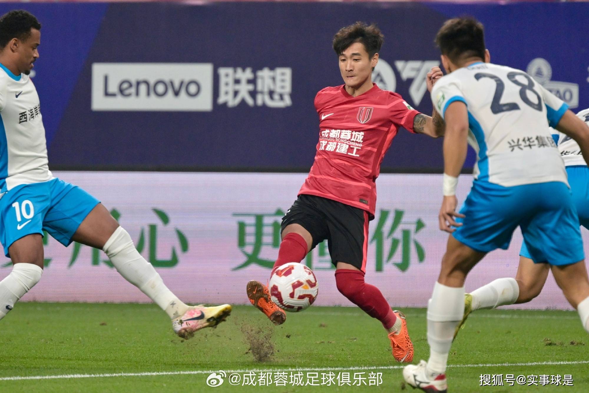 欧博体育-今晚意甲传出新动向，上海海港再遭质疑，管理层表态：压力陡增，身体对抗强度拉满的简单介绍